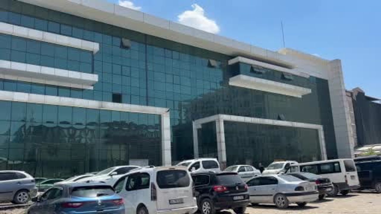 Van'da tamamlanamayan otopark: milyonluk yatırım enkaza döndü