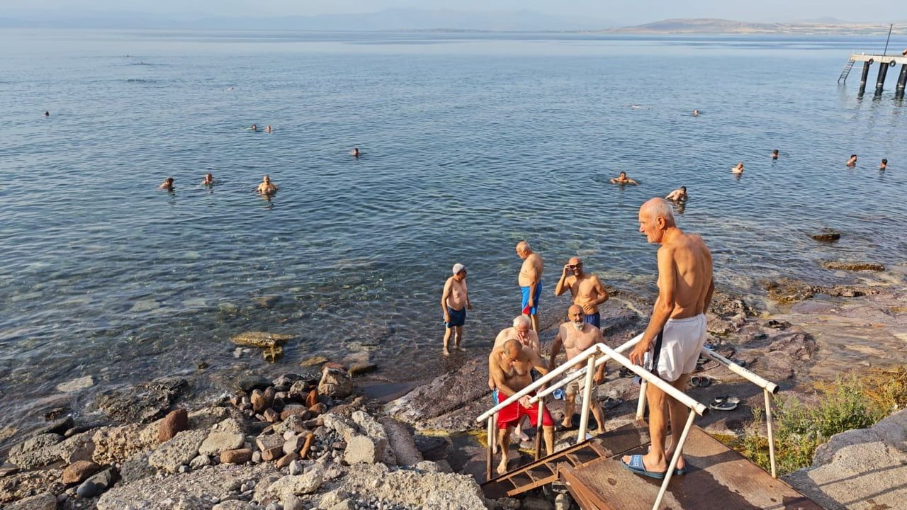 Van gölünde sabah yüzüşü Ahlat’ta kuşaktan kuşağa gelenek oldu