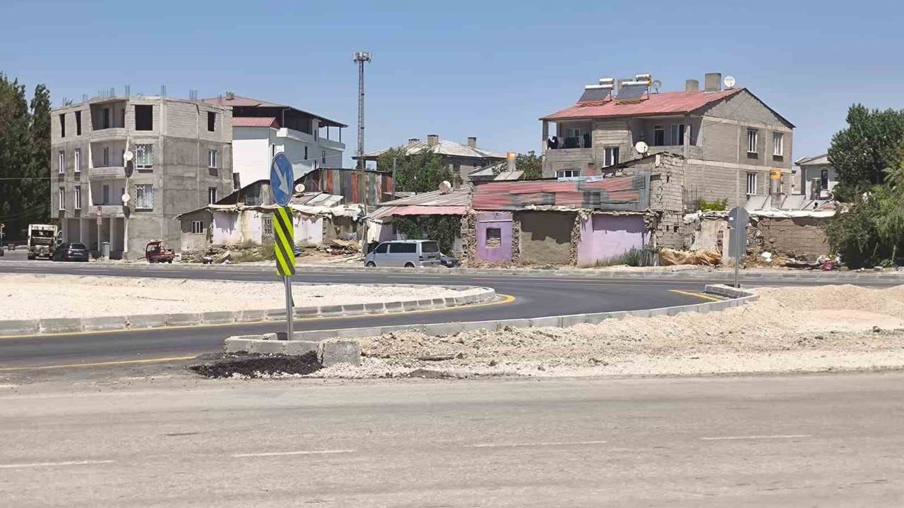 van merkezindeki yol çalışmaları mahalleliyi yıpratıyor