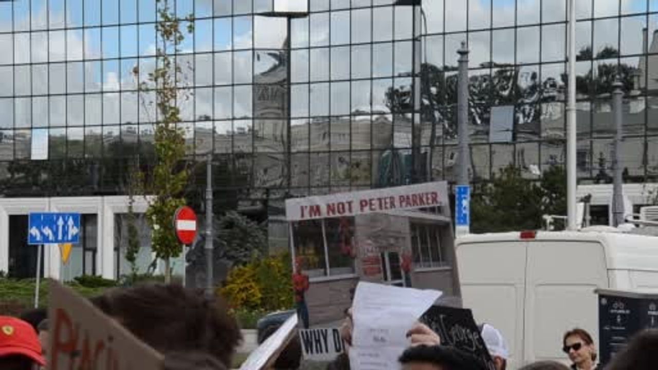 Varşova'da yabancılar uzayan ikamet kararlarını protesto etti