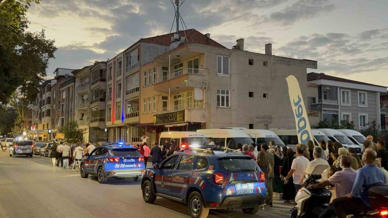 vezirköprü’de hayali gerçeğe dönen genç için asker eğlencesi düzenlendi