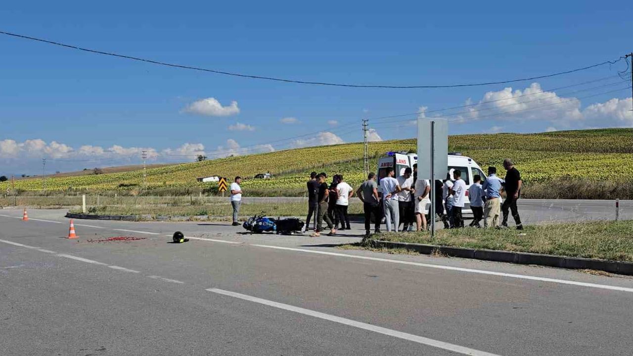 Vezirköprü'de üç kişinin yaralandığı motosiklet kazası güvenlik kamerasında