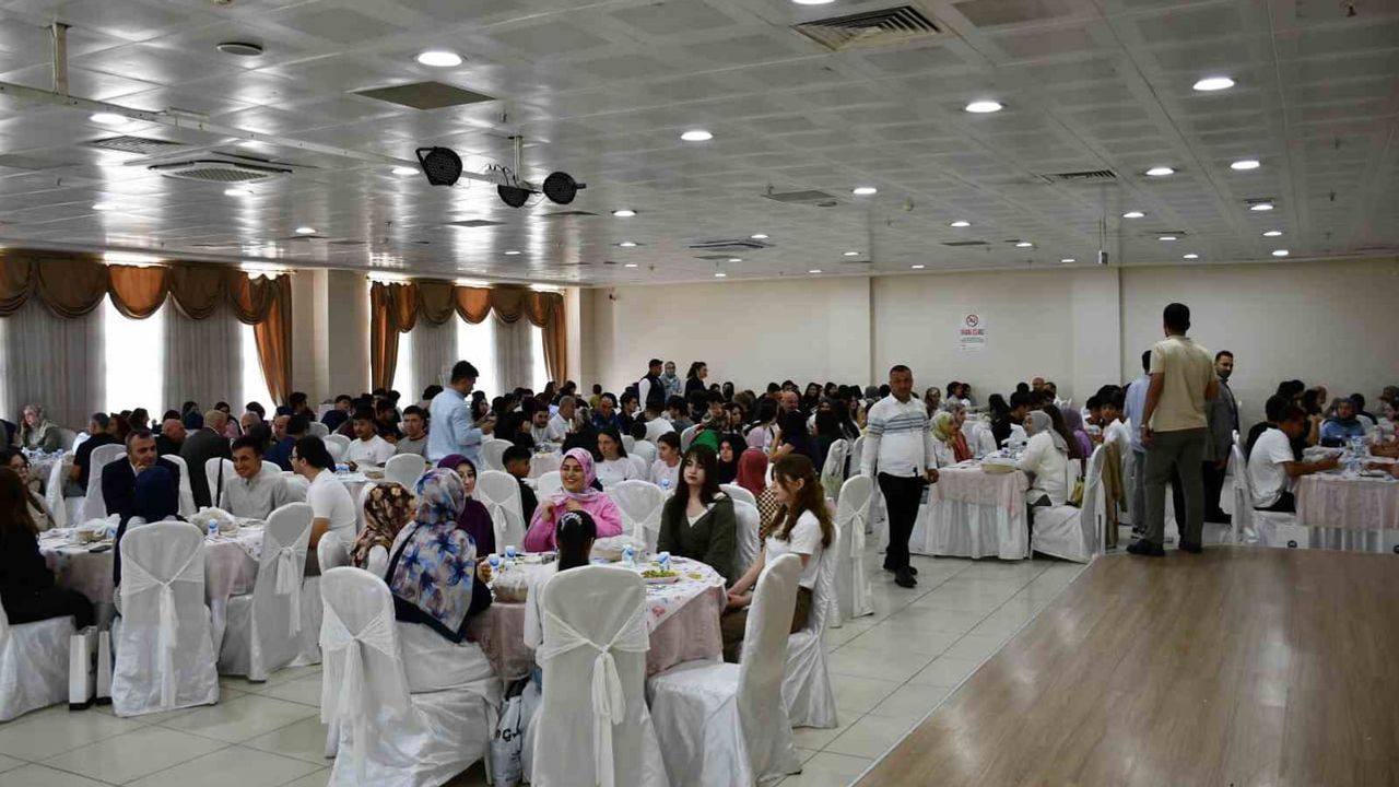 Vezirköprü'de üniversiteyi kazanan öğrencilere moral ve uğurlama programı