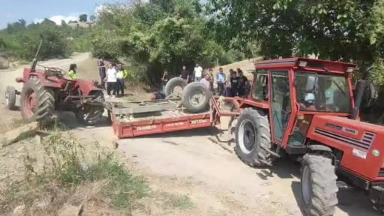 Vezirköprü'de virajı kaçıran traktör: 1 ölü, 3'ü çocuk 7 yaralı