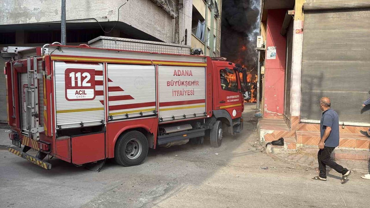 Vidanjör mahalleyi sokağa döktü: ASKİ ekipleri çay molasına gitmişti