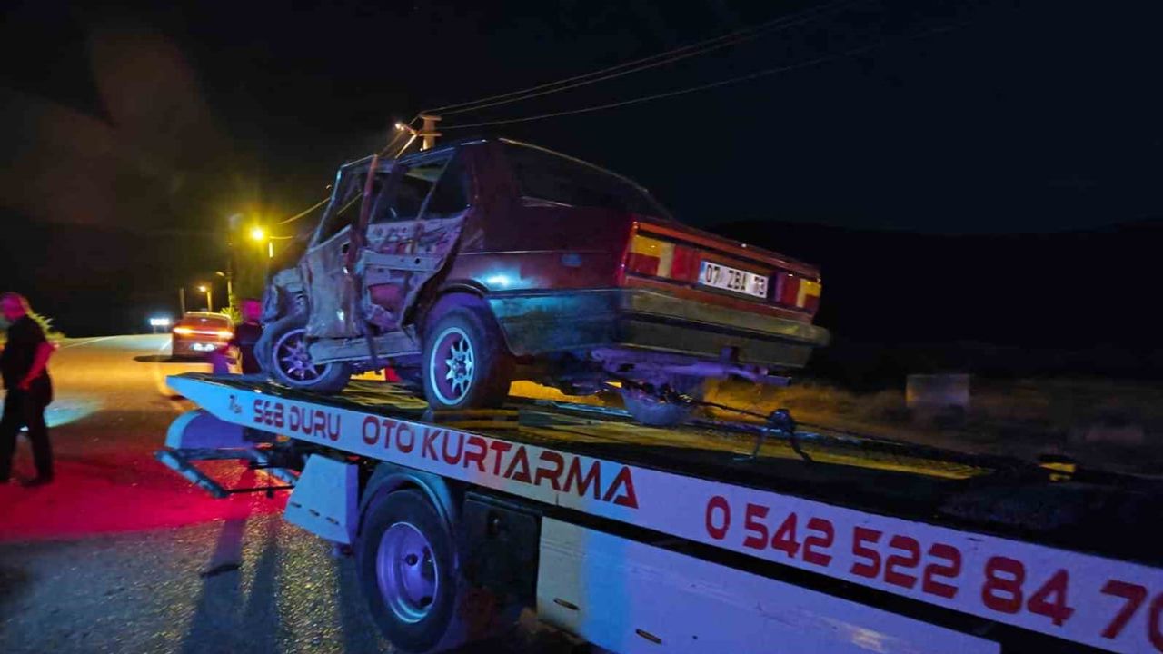 Virajda tırla çarpışma: Yalvaç'ta otomobil hurdaya döndü, iki kişi yaralandı