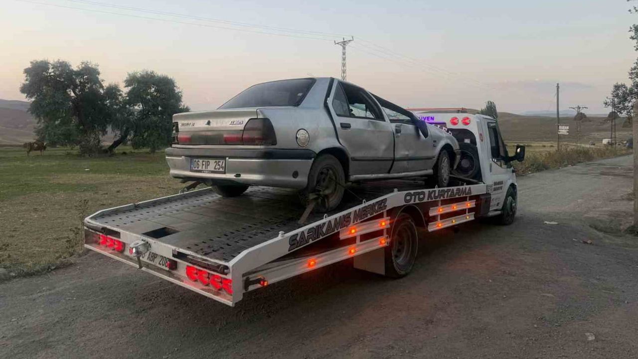 Yağış virajı getirdi: Sarıkamış'ta araç devrildi, 1 yaralı