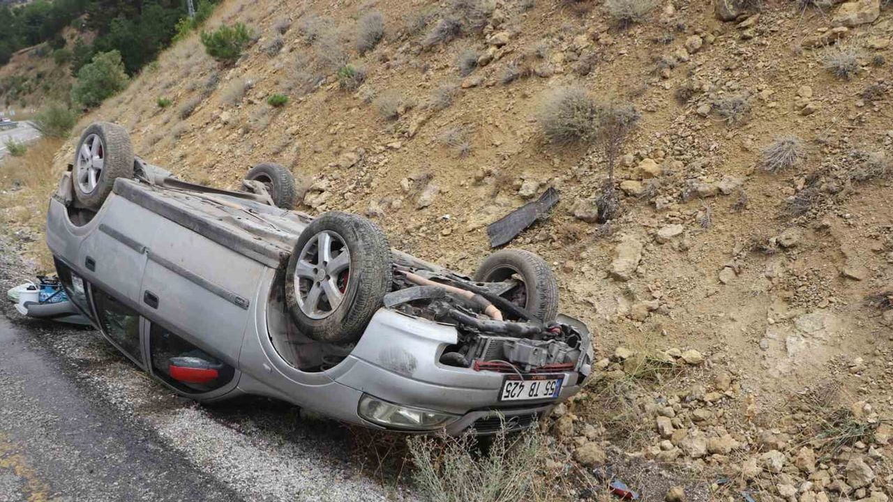 Yağışın etkisiyle Sertavul geçidinde otomobil takla attı: iki kişi yara almadan kurtuldu