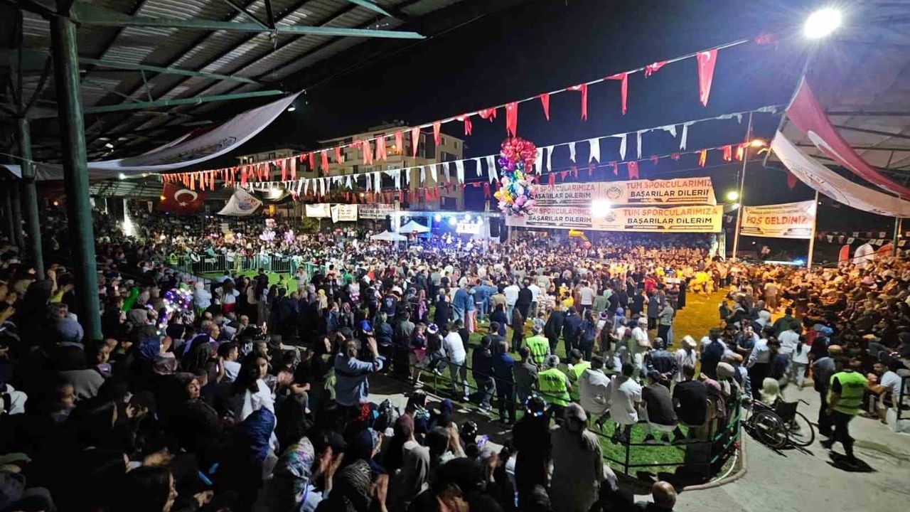 yağmura rağmen darende'yi coşturan alişan konseri