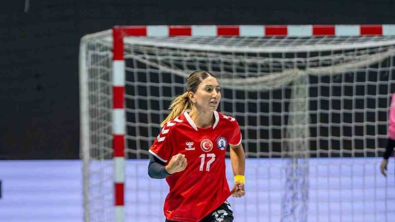 Yalıkavakspor efsanevi finalde kupayı Bodrum'a taşıdı