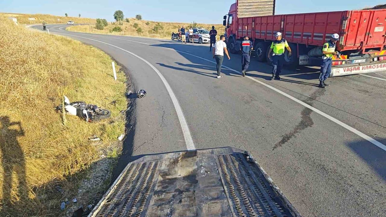 Yalvaç'ta motosiklet sürücüsü kask sayesinde ağır yaralanmaktan kurtuldu