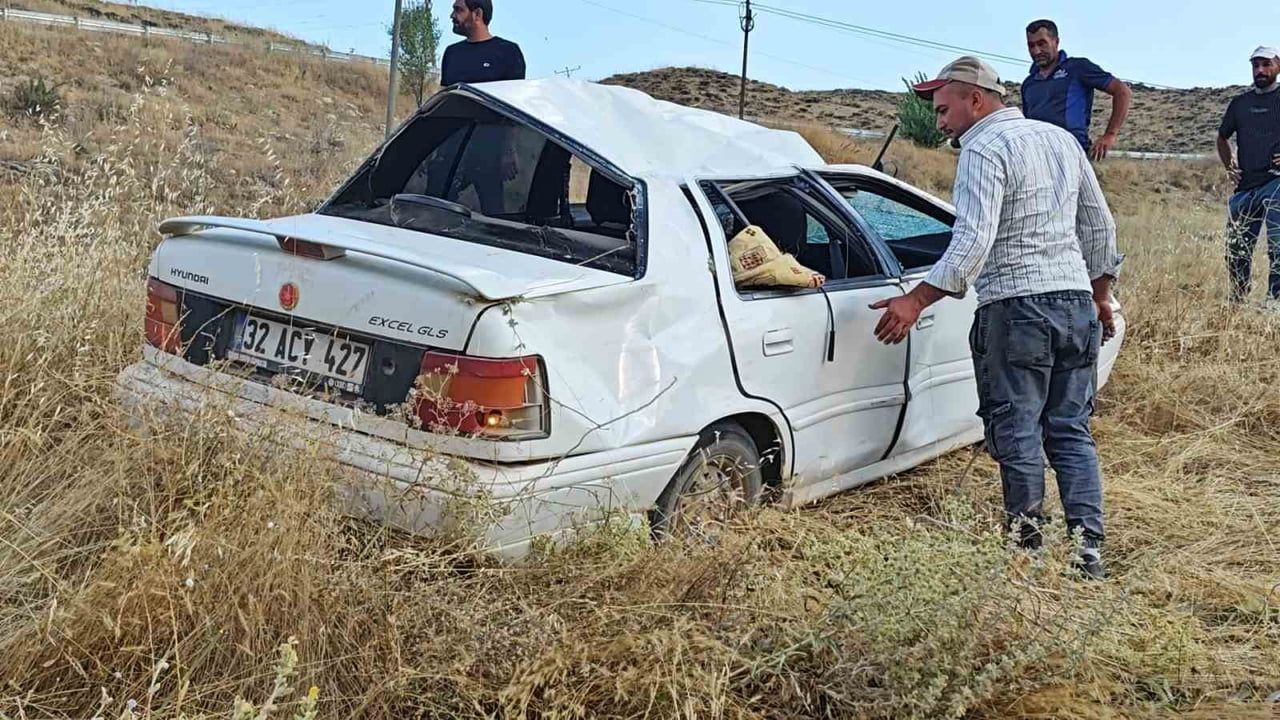 Yalvaç'ta şarampole devrilen otomobilin sürücüsü hafif yaralandı