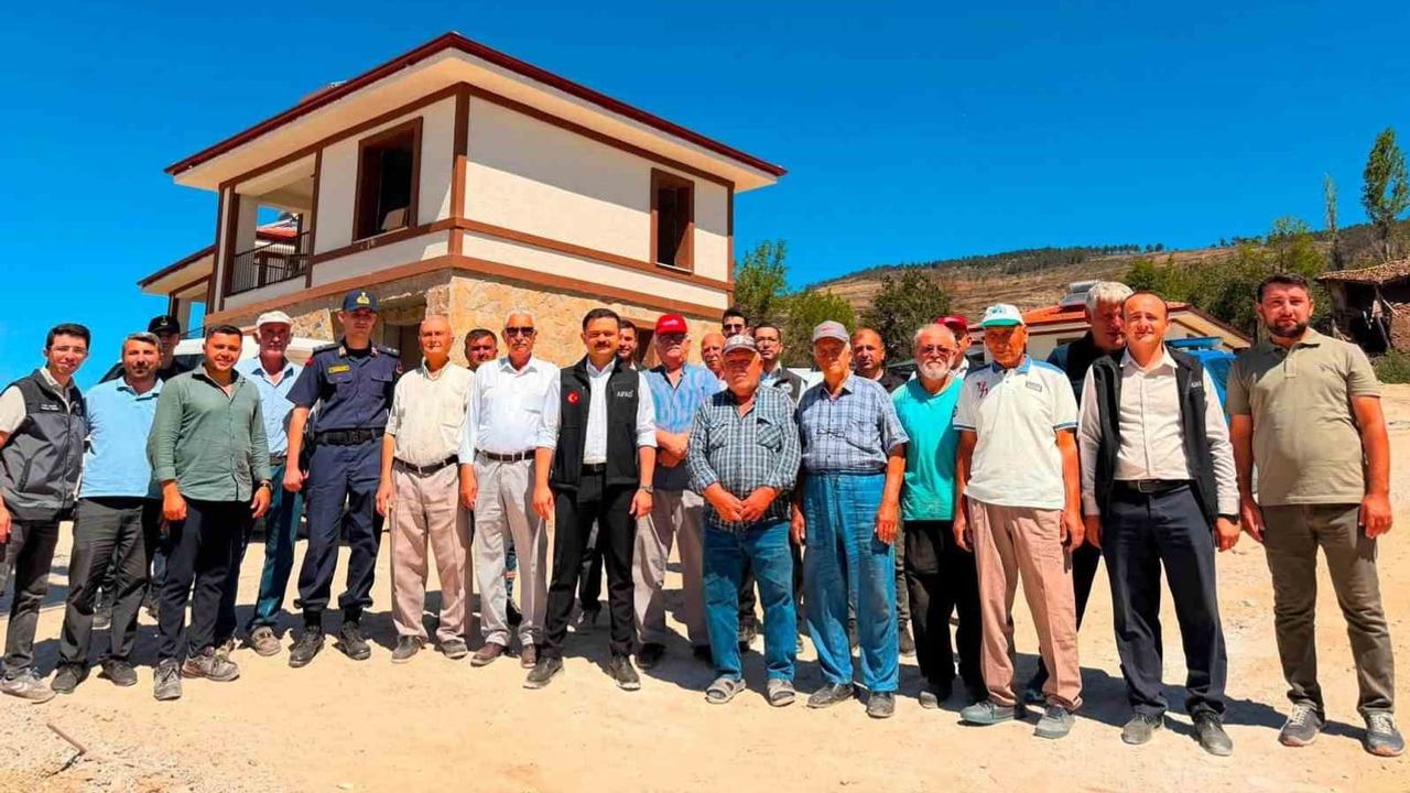 Yangın bölgesinde inşa edilen TOKİ konutlarını inceleyen kaymakam Onur Titiz talepleri yerinde dinledi