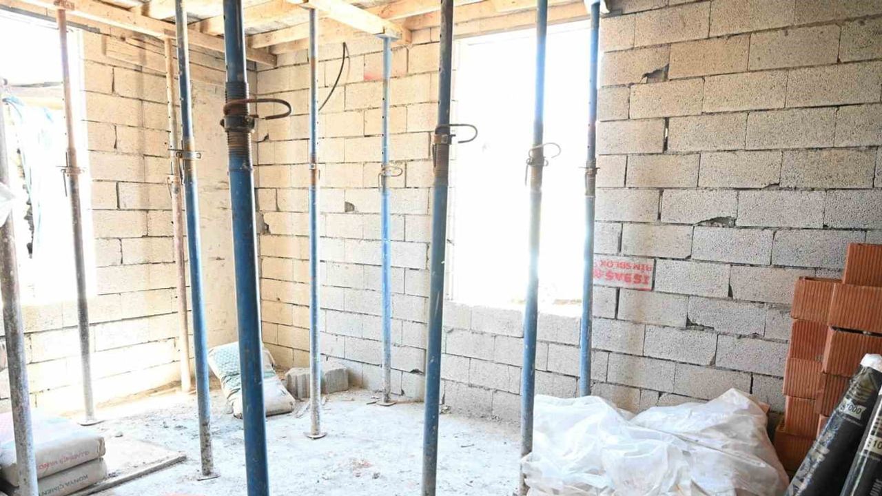 Yangınla yuvasını kaybeden çift için köy ve belediyeden ortak seferberlik