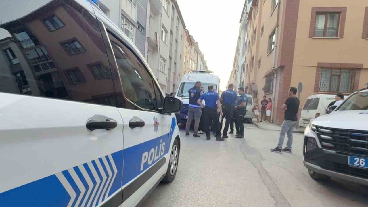 Yardımla evine getirilen 72 yaşındaki adam kapı önünde yaşamını yitirdi