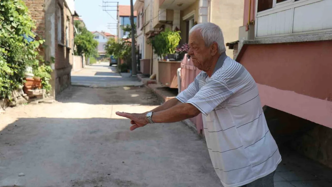 Yarım kalan yol çalışması Adapazarı Yenigün Mahallesi'ni mağdur etti