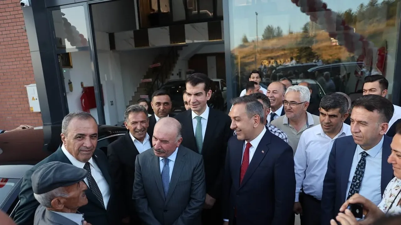 Yatırımlarla büyüyen Sungurlu'da toplu açılış ve dualı temel atma