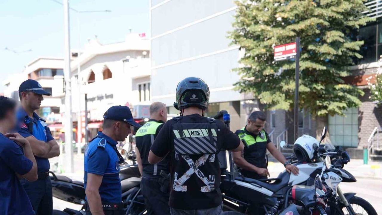 Yayalara ayrılan sokaklarda motosiklet denetimi: 17 sürücüye ceza