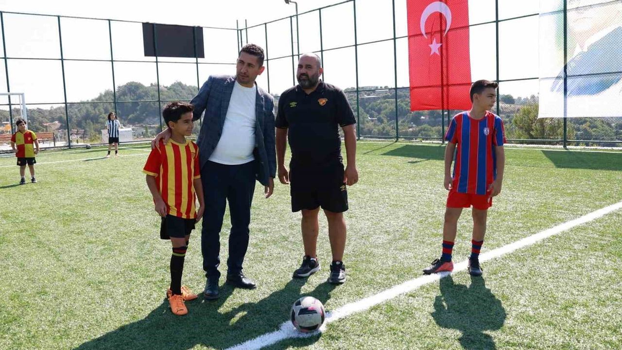Yaylacık'ta gençlere yeni oyun alanı: Antakya'ya modern halı saha