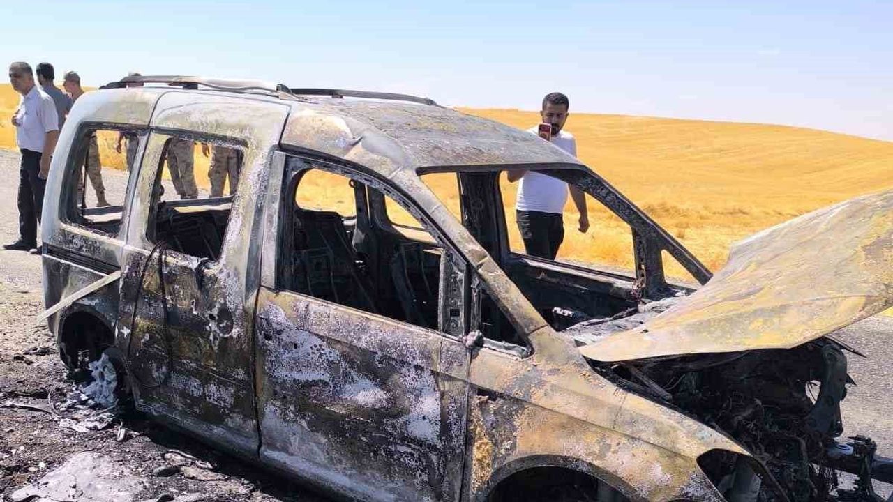 Yaylıca mevkiinde tarlaya sıçrayan alevler hafif ticari aracı kullanılmaz hale getirdi