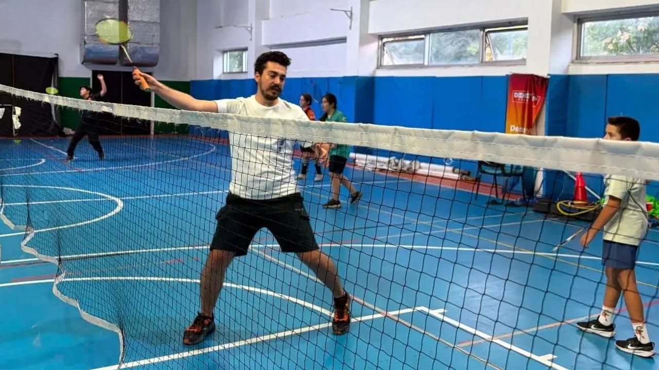 Yaz kulübünde minik raketler: GSB çocukları badmintonla tanıştırdı