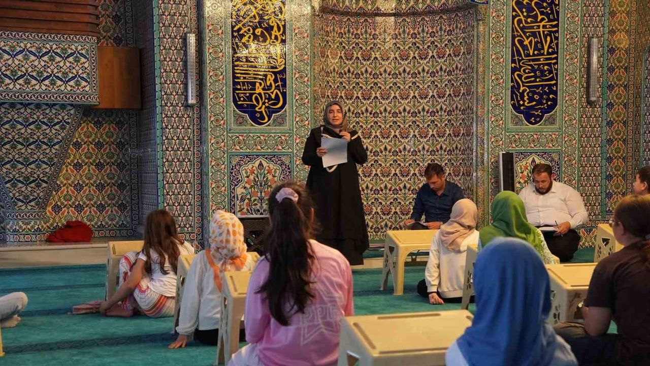 Yaz Kur'an kurslarında çocuklar kıraat ve dini bilgi yarışında ter döktü