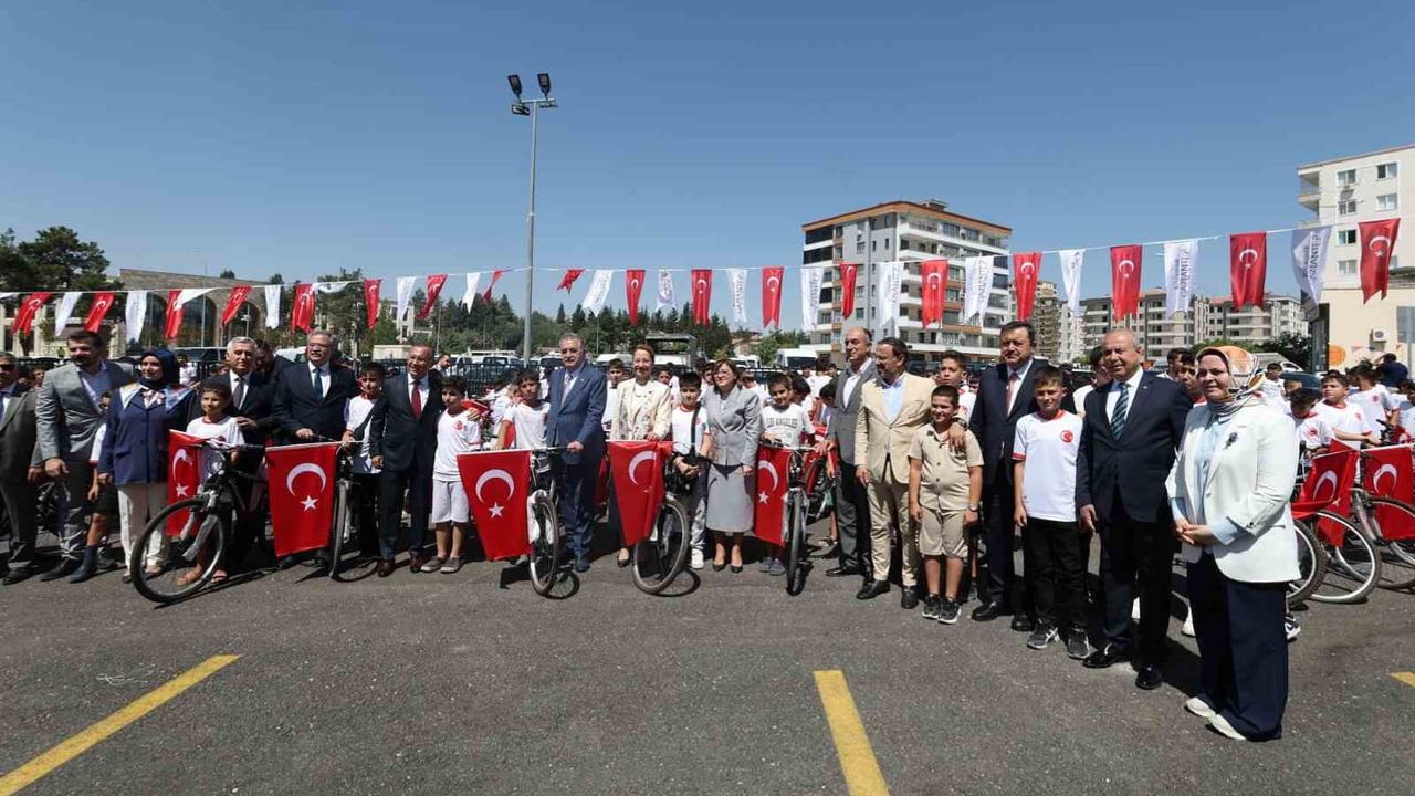 Yaz Kur’an kursu turnuvasından bisiklet sevinci: 500 öğrenciye hediye