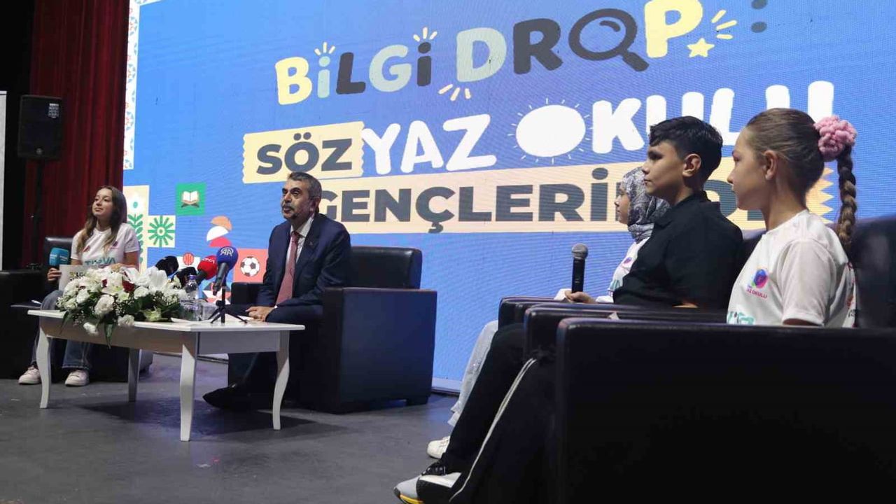 Yaz okullarında yetenek odaklı yönlendirme vurgusu yapan Yusuf Tekin öğrencilerle buluştu