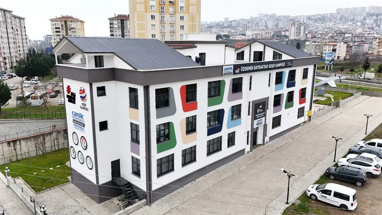 Yaz okulu gençleri Canik'te yapay zekâ ve keşifle buluşturuyor
