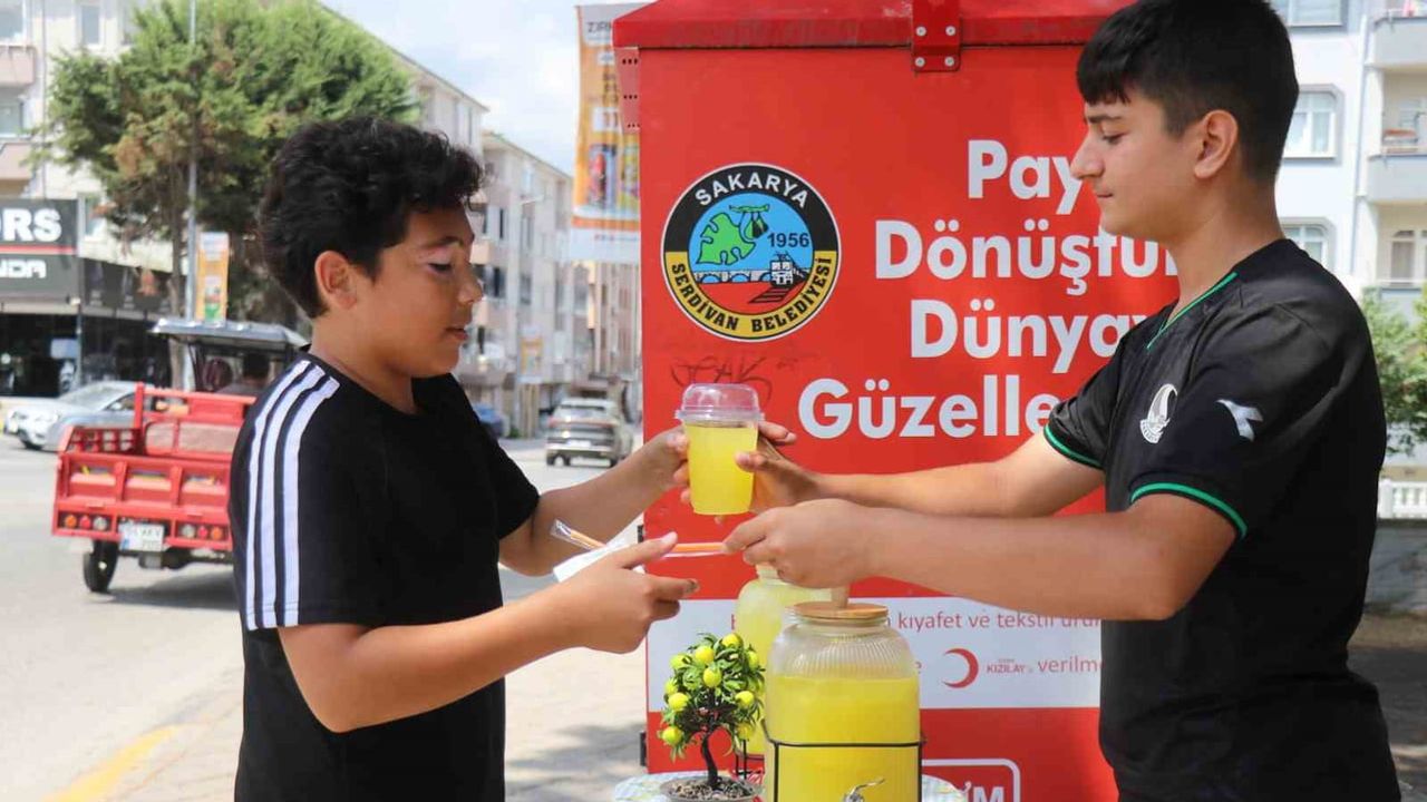 Yaz tezgahında hayal kuran genç girişimci: limonatadan kafe hayaline