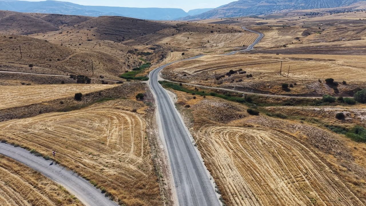 Yazıhan'da 25 mezraya hayat veren grup yolu yeniden inşa edildi