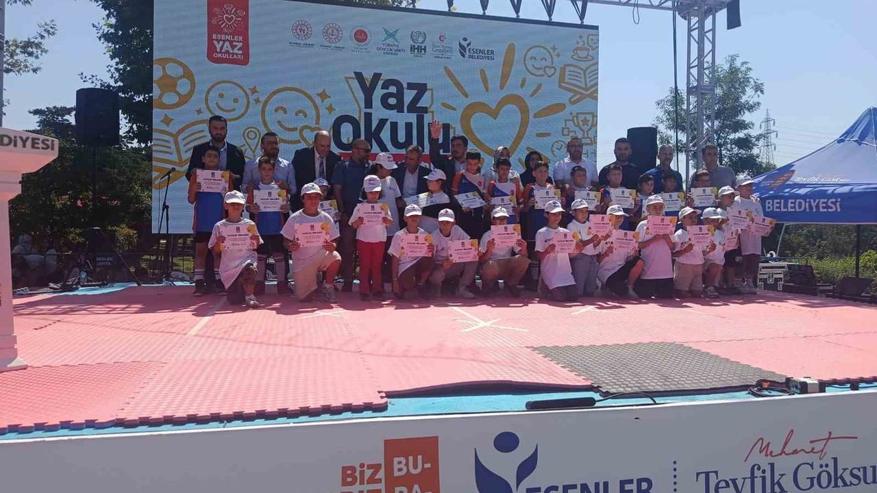 Yazın en renkli günü: Esenler yaz okulları final coşkusuyla kapandı