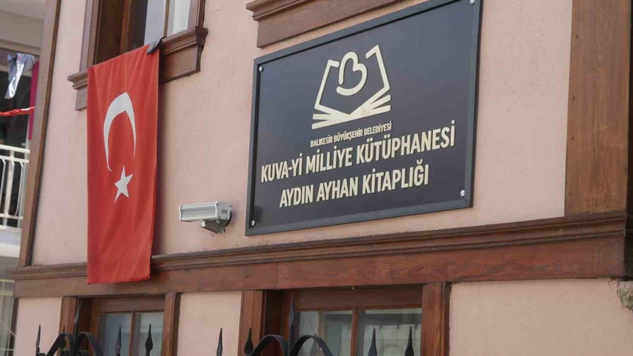 yemin ettikten sonra resmi izinle cepheye dönen Balıkesir milletvekilleri