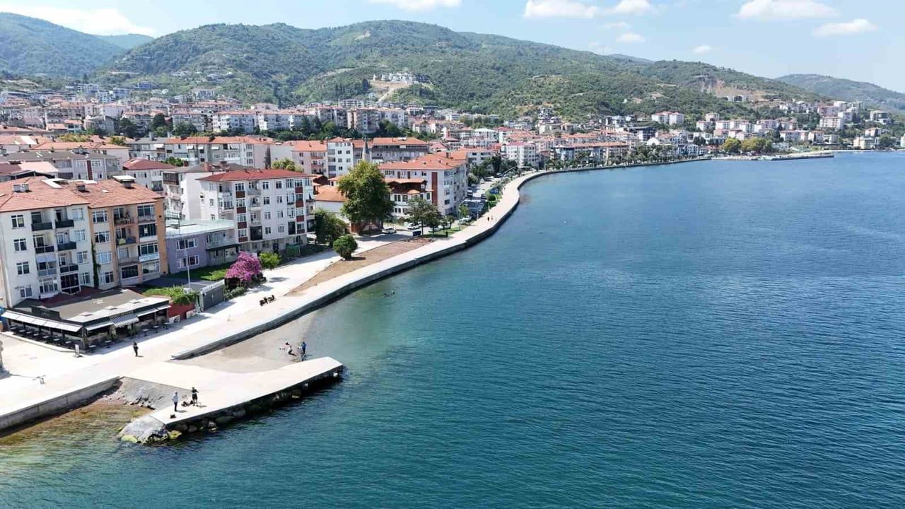 Yeni 200 metrelik dalgakıranla Gölcük sahili taşkına karşı güçlendirildi