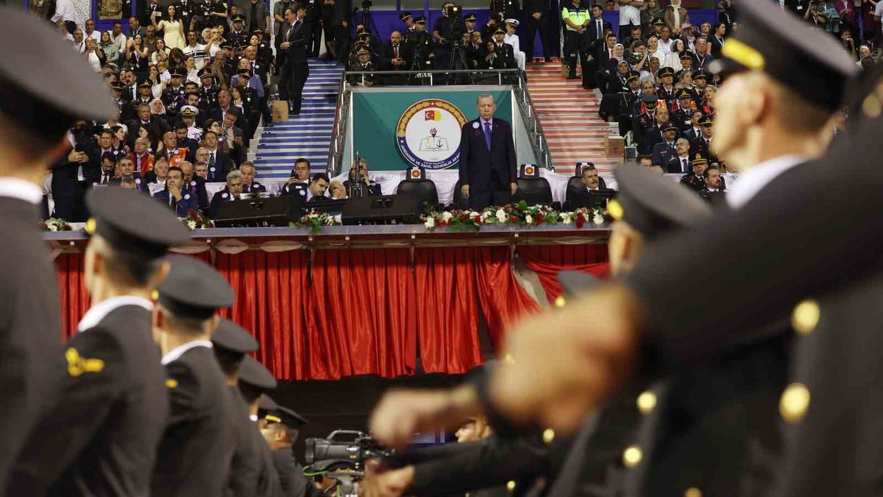 Yeni dönemin teminatı: Erdoğan jandarma ve sahil güvenlik mezunlarına seslendi