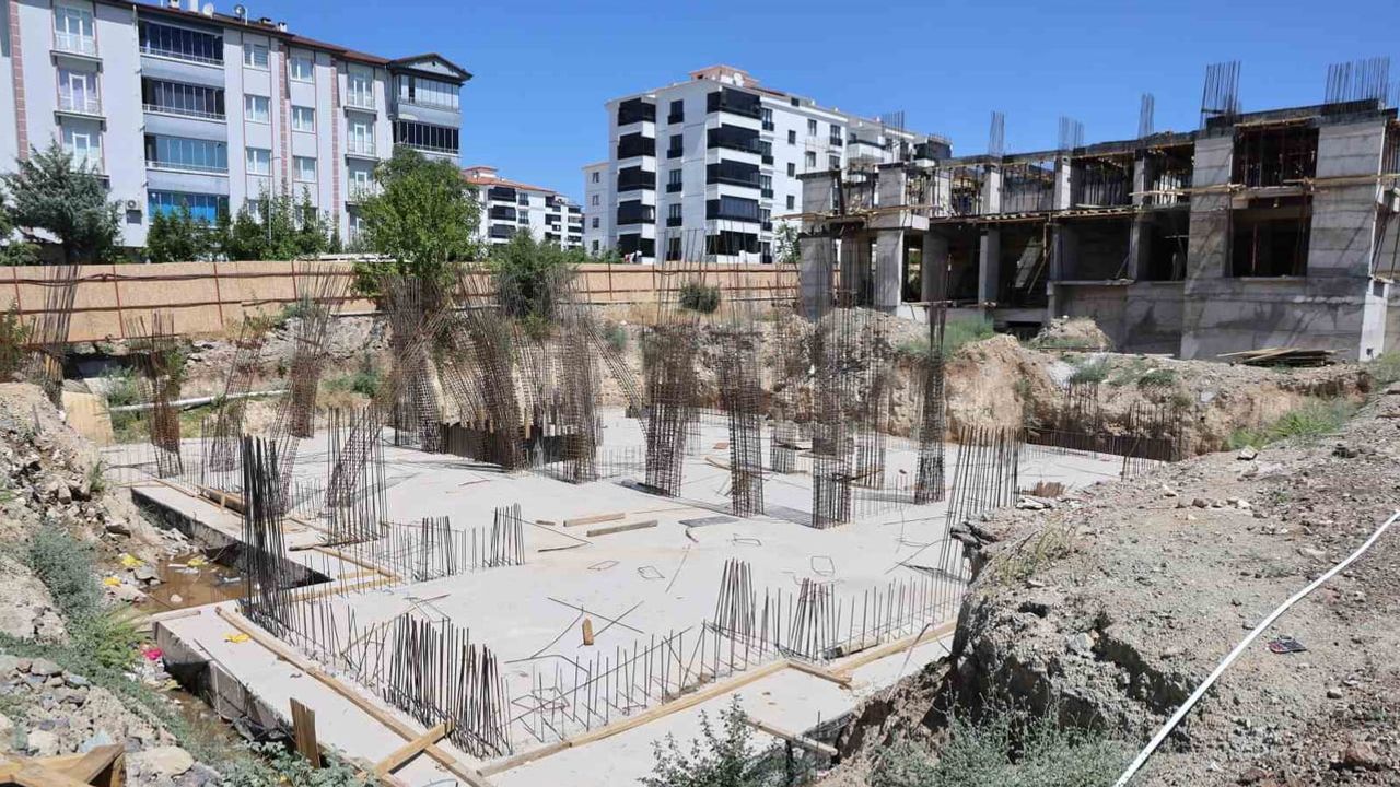 Yeni yuvalar yükseliyor: Elazığ'da kentsel dönüşüm hız kazandı