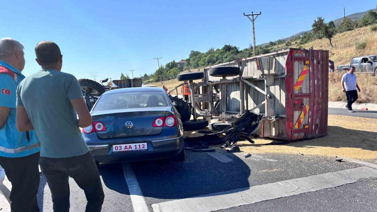 Yeniköy'de römork yola saçıldı: Sultandağı kaymakamı ve eşi yaralandı