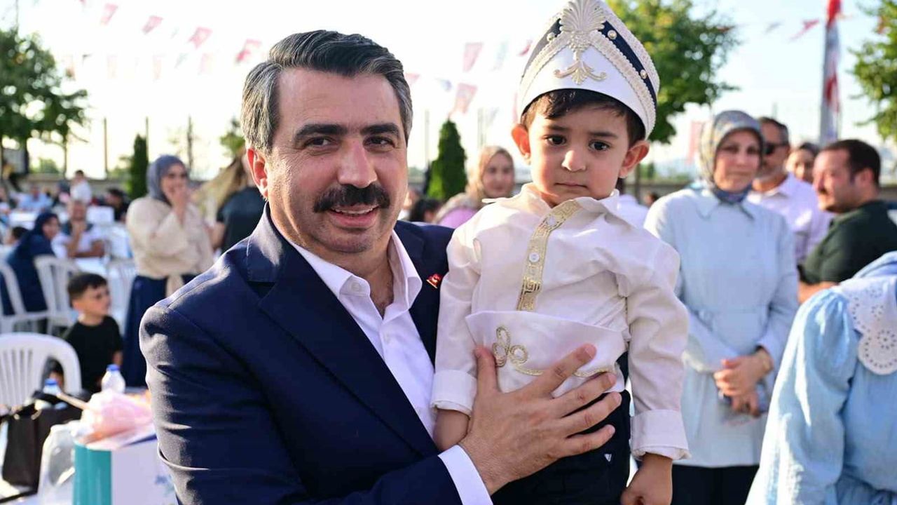 Yıldırım’da geleneksel sünnet şenliği: 700 çocuk için konvoy ve şölen düzenlendi