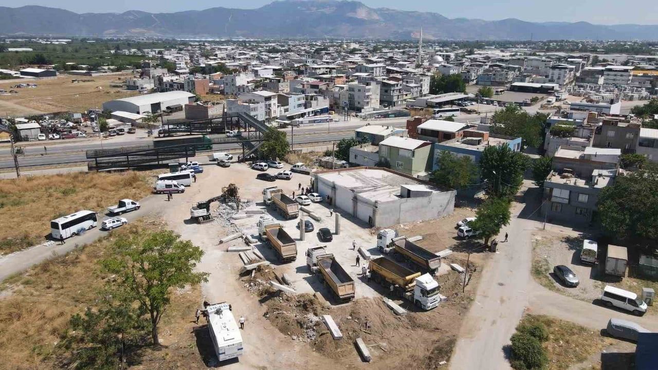 Yıldırım’da lüks bariyerler çözüm olmadı, kaçak yapı ikinci kez yıkıldı