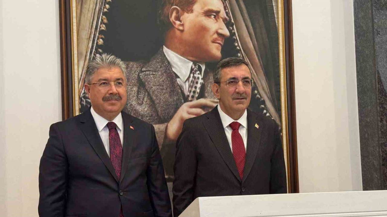 Yılmaz Eskişehir programında valilik ve kent protokolüyle bir araya geldi