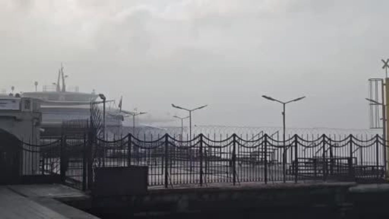 Yoğun sis İstanbul Boğazı hattını geçici süreyle durdurdu
