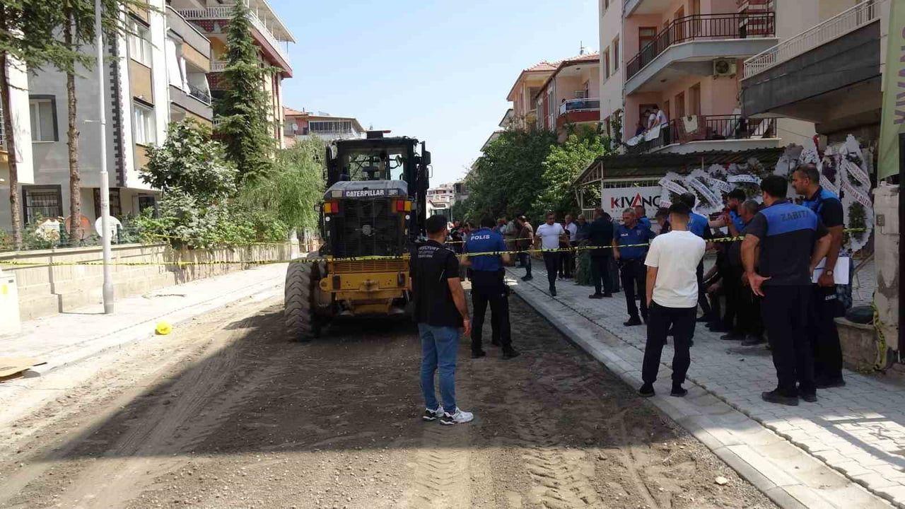 Yol çalışmasında iş makinesi kazası: 50 yaşindeki işçi yaşamını yitirdi