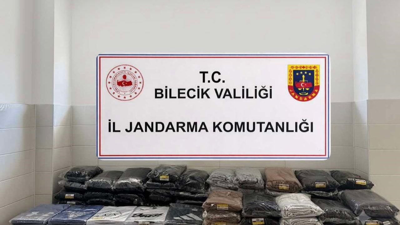 Yol kontrolünde otobüste 600 kaçak giyim ele geçirildi, değeri 750 bin lira