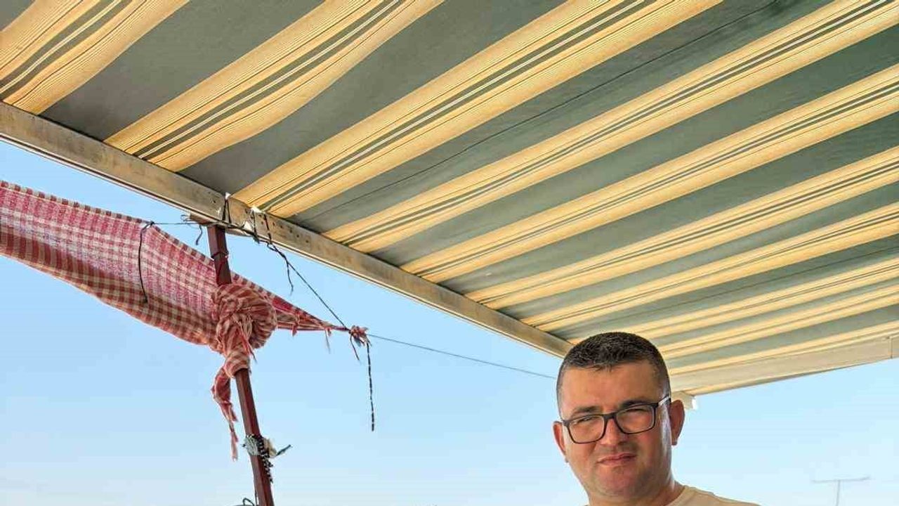 Yolda durup bağdan sofraya: Sarıgöllü üreticinin taze molası