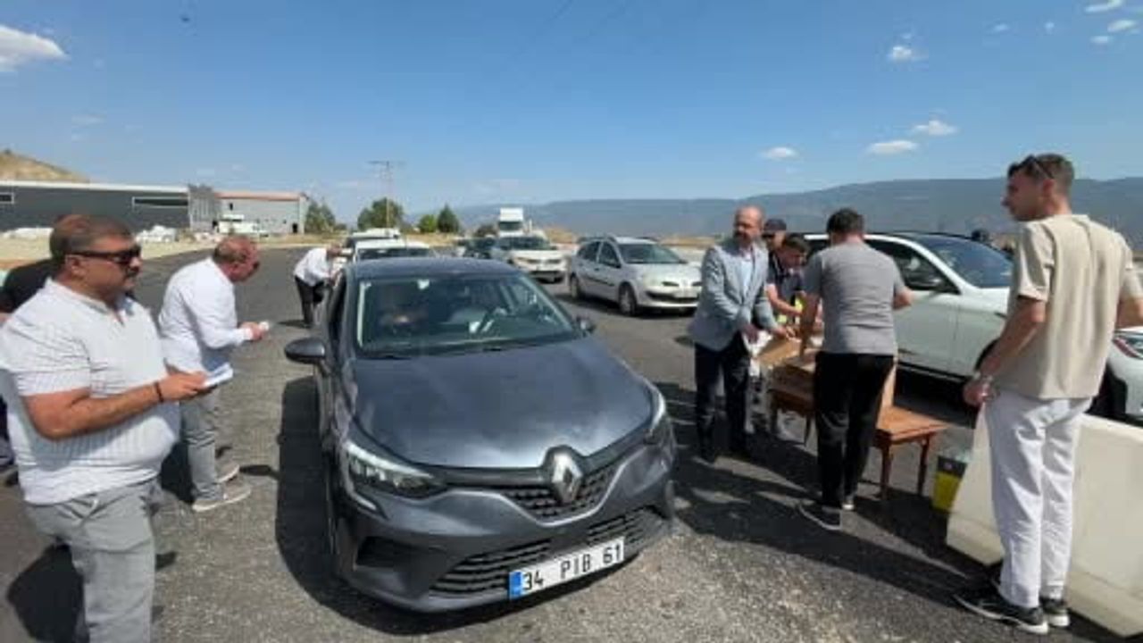 Yoldan geçenlere Tosya'nın coğrafi işaretli pirinciyle pilav ikramı