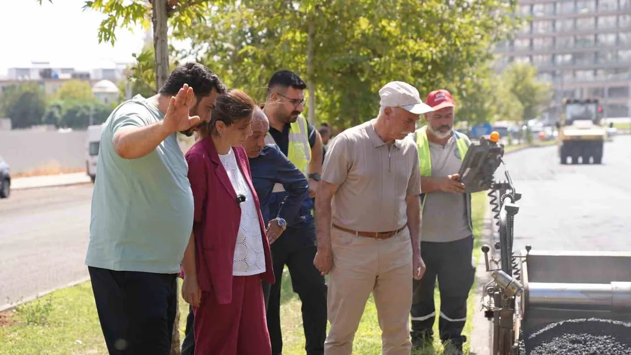 Yollar güçleniyor: Serra Bucak Talaytepe'de üstyapı çalışmalarını inceledi
