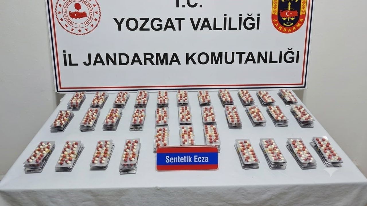 Yozgat'ta Ankara'dan gelen araçta bin 848 sentetik ecza hap bulundu