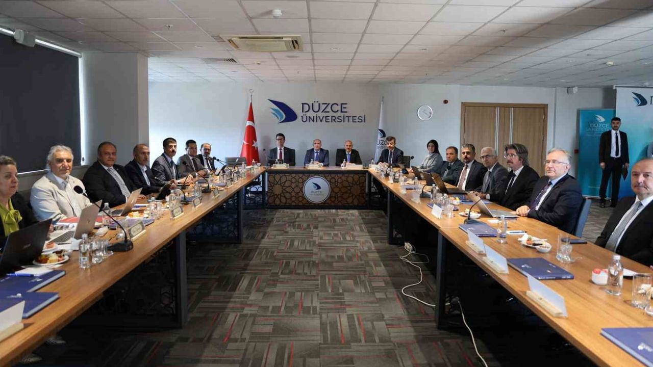 Yükseköğretimde eşgüdüm odağı: Üniversitelerarası Kurul yönetim kurulu Düzce'de toplandı