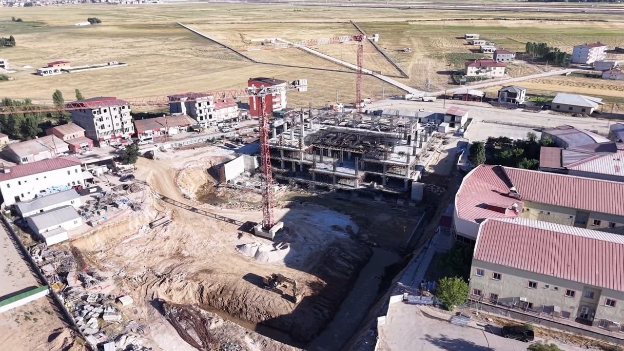 Yüksekova’da 100 yataklı ek hastane inşaatında sismik güvenlik önceliği