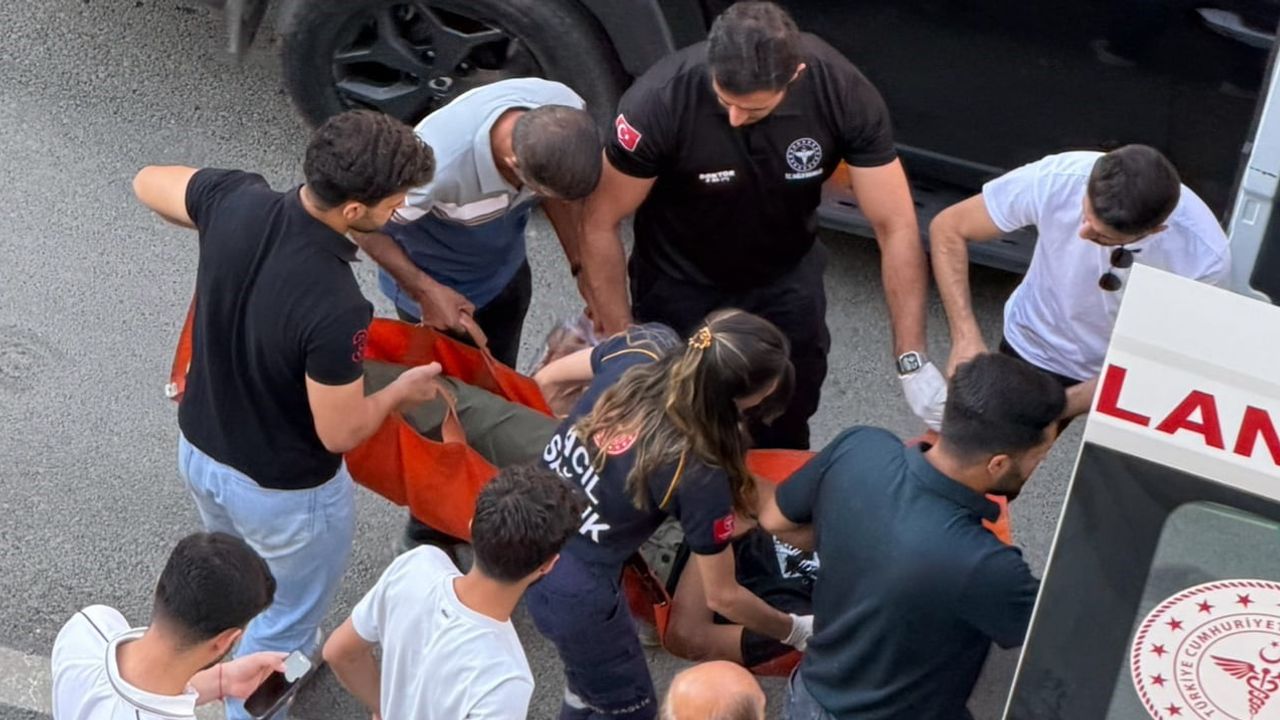 Yüksekova'da yardımlaşma anı: fenalaşan vatandaşa anında müdahale